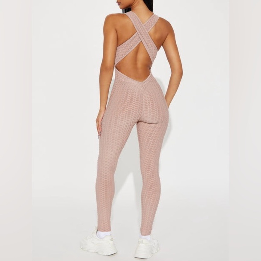 La Society | Honeycomb Textured Scrunch Butt Jumpsuit Size Small